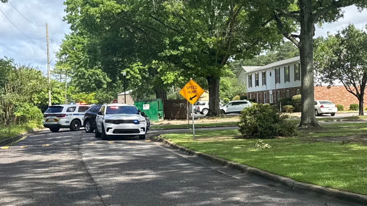 Large police presence seen on Carriage Drive in Aiken