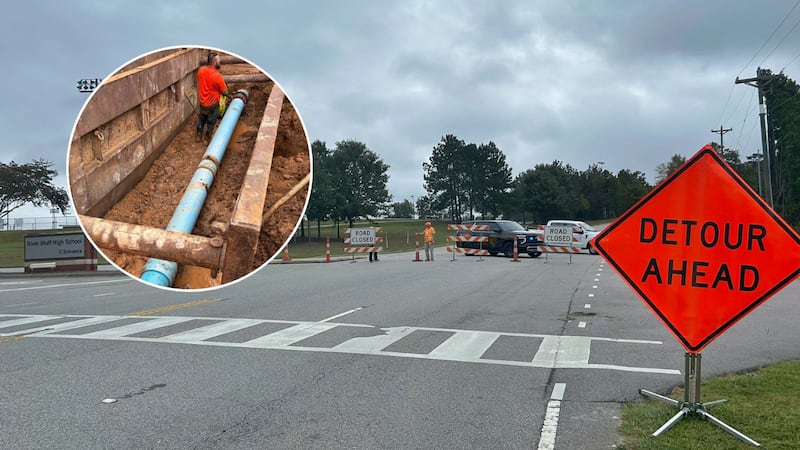 Broken water main shuts down Lexington road