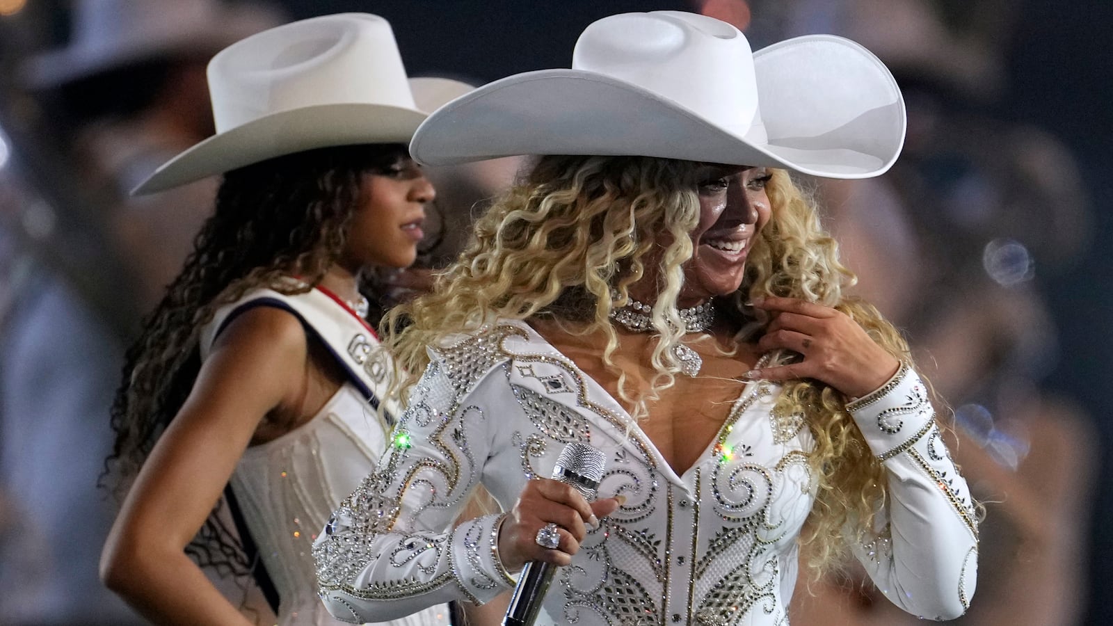 Beyoncé‘s performance highlighted Netflix’s NFL debut on Christmas Day