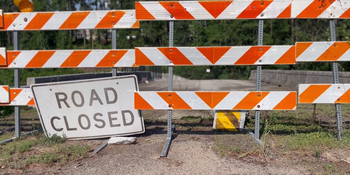 Arcadia Lakes neighbors have had one road in and out for a decade. Why is it still falling apart?