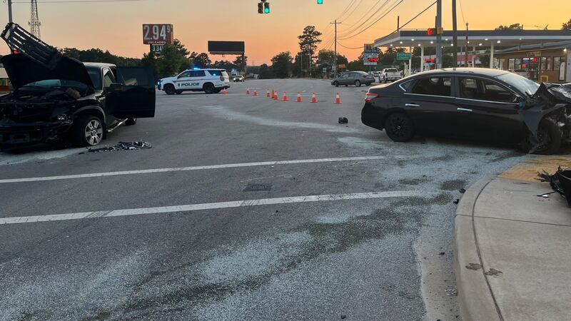 Three people were injured in a crash on Thursday evening in Columbia.