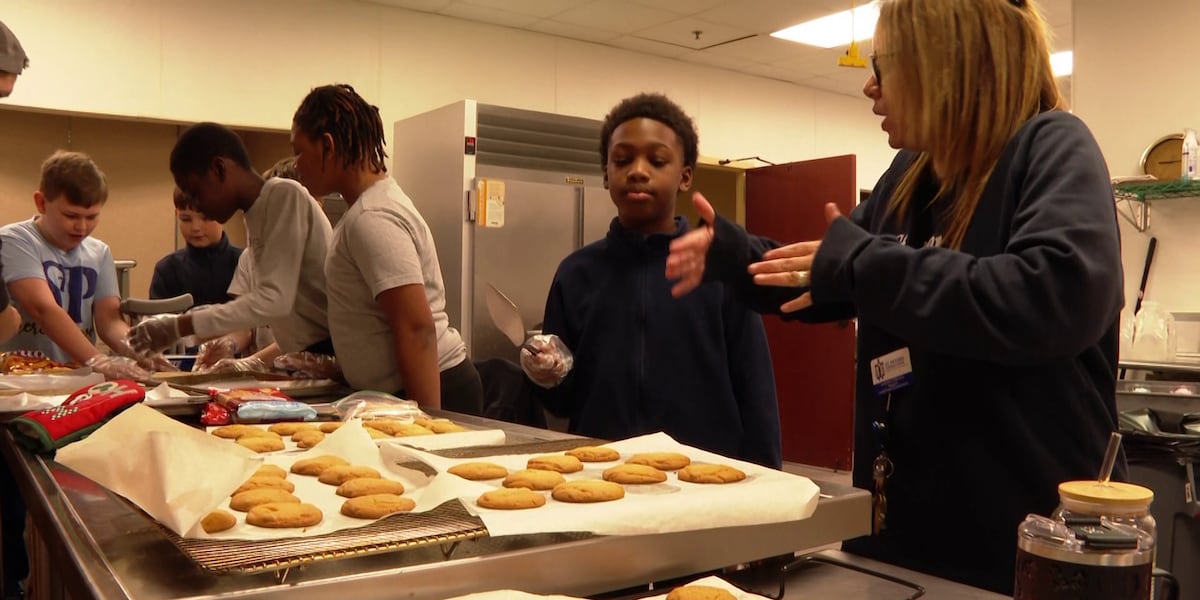 Students raise Christmas spirits with cookie fundraiser for Tim Tebow Foundation