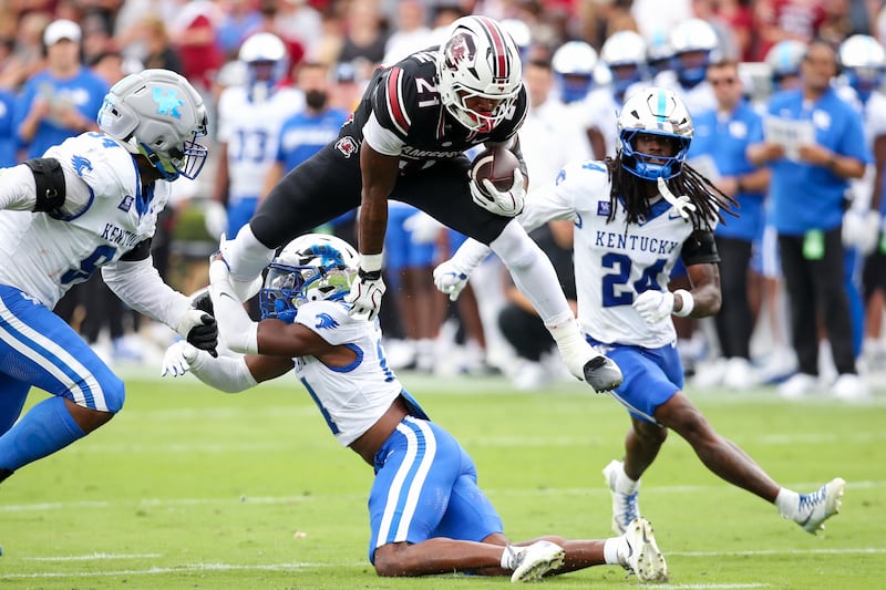 South Carolina running back Jabree Coleman (21) hurdles Kentucky defensive back Ty Bryant,...