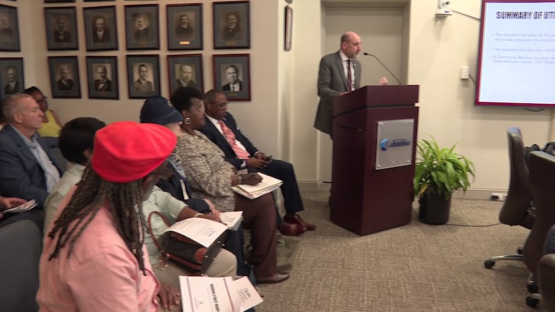 Booker Washington Heights citizens share concerns at meeting.