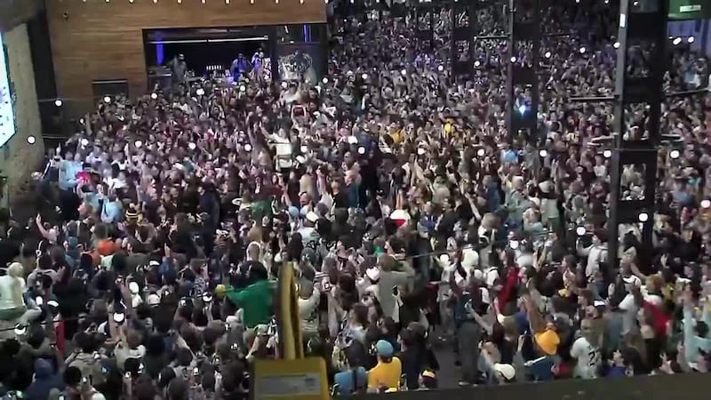 Brewers fans erupt as team wins World Series